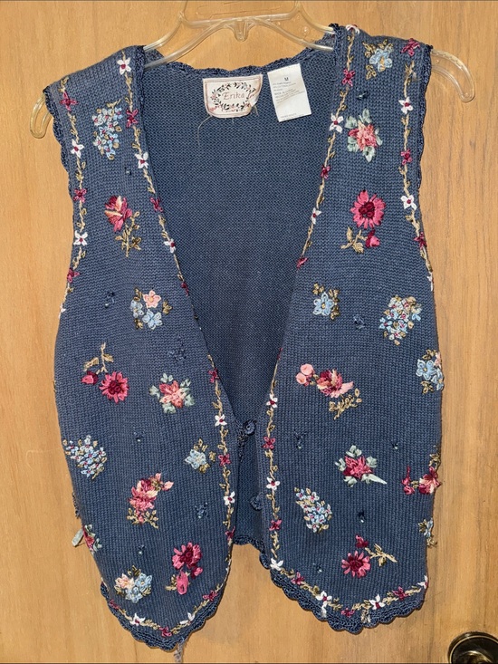 Erika Sweaters - Vintage Erika & Co  Floral Embroidered Knit Sweater Vest Crochet Trim Medium
